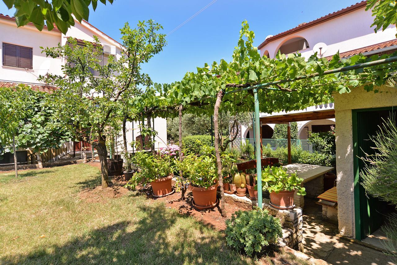 Apartment Milan 1174 Pula Exterior photo